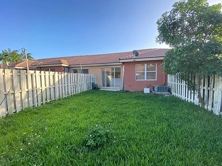 10985 SW 239th Ter — Photo 10