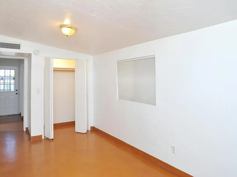 5842 E 4th St — Photo 37