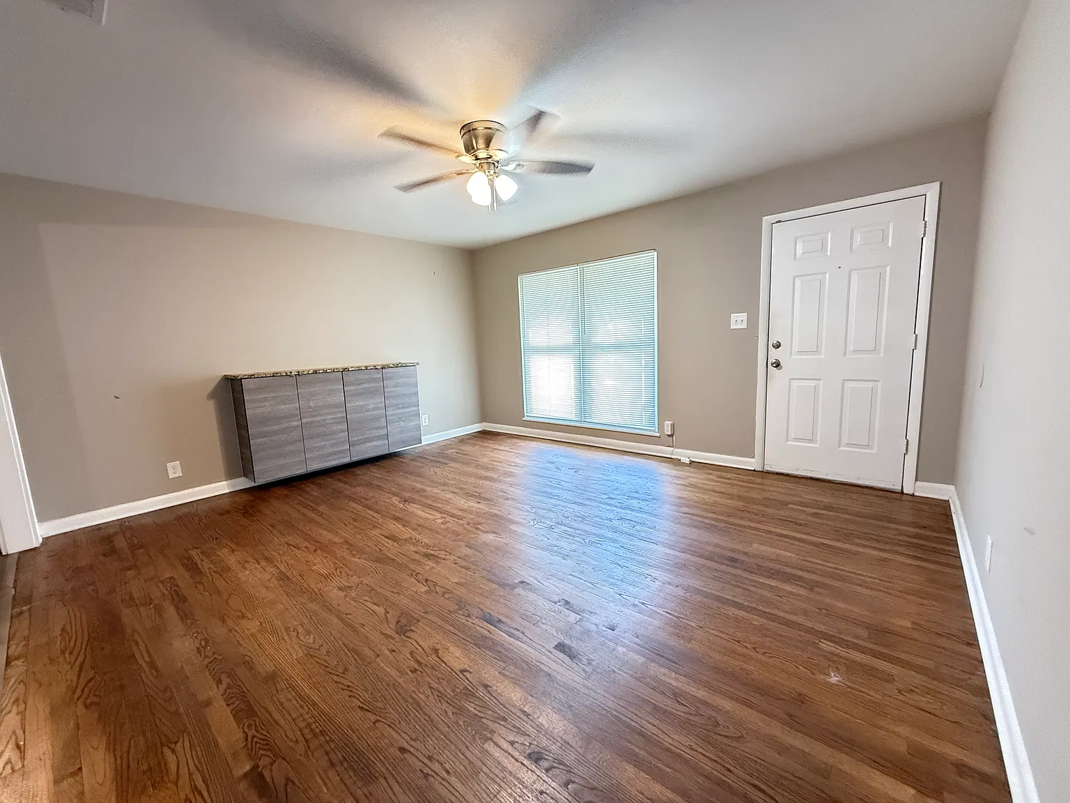 4 bed, 1377 sqft, $1,600 — Photo 3
