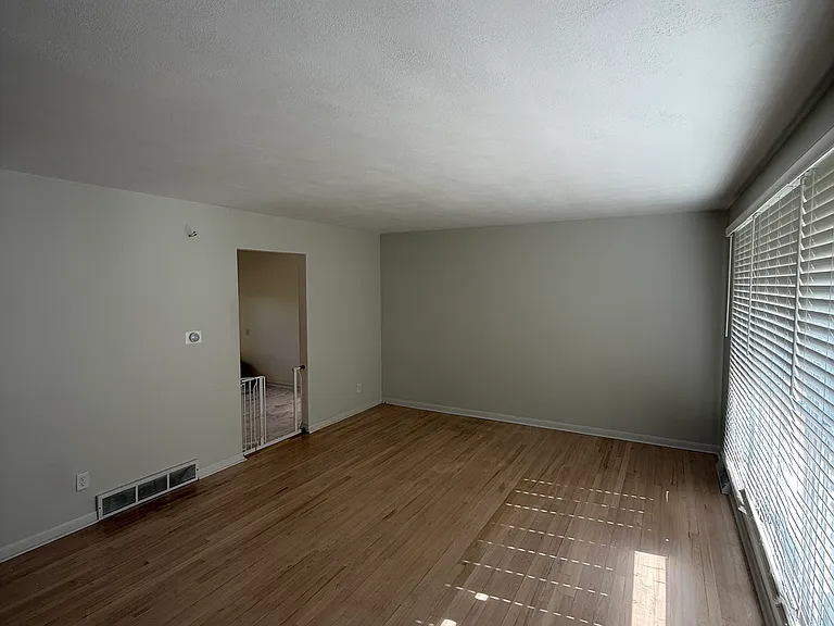 1322-1324 Caswell St — Photo 6