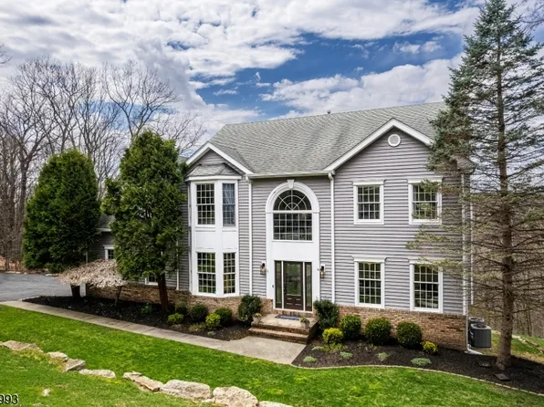 4 Whispering Woods Dr, Mount Olive Twp., NJ 07836