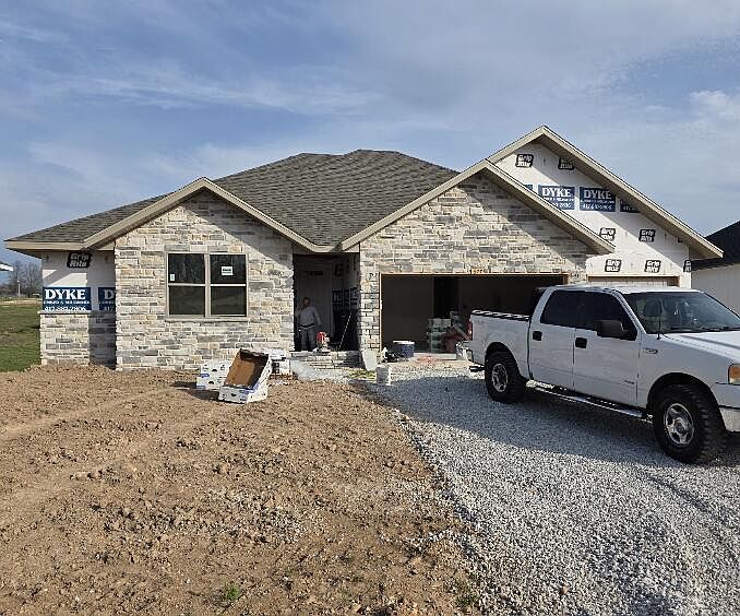 1st image of 677 W Castor Loop