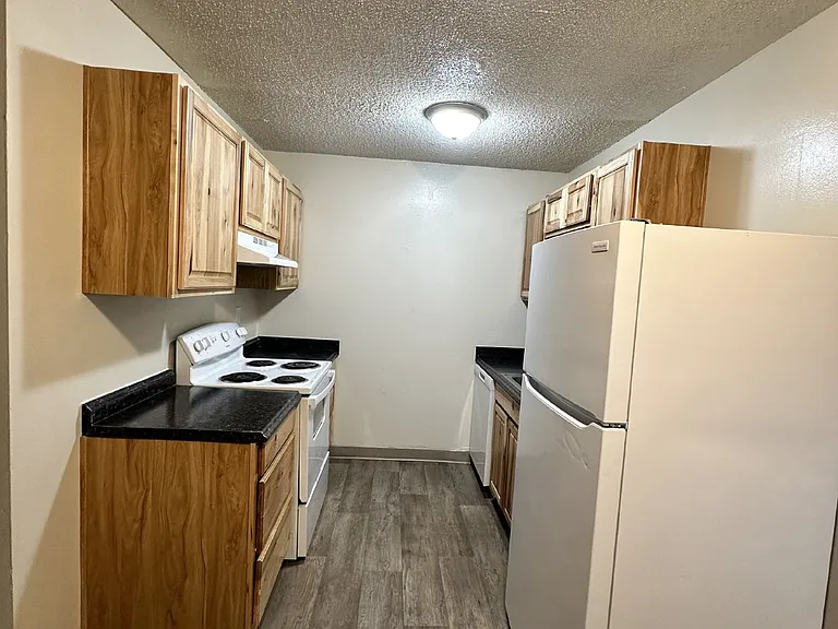 Shalamar Apartments — Photo 13