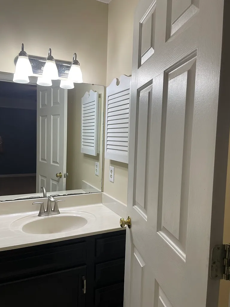 4 bed, 1600 sqft, $2,100 — Photo 2