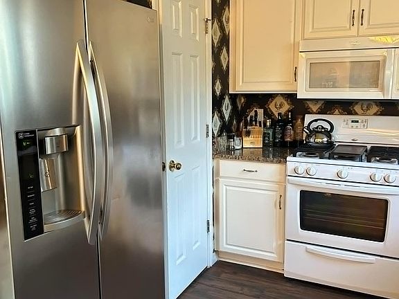 3rd image of 2441 Silvermoss Dr