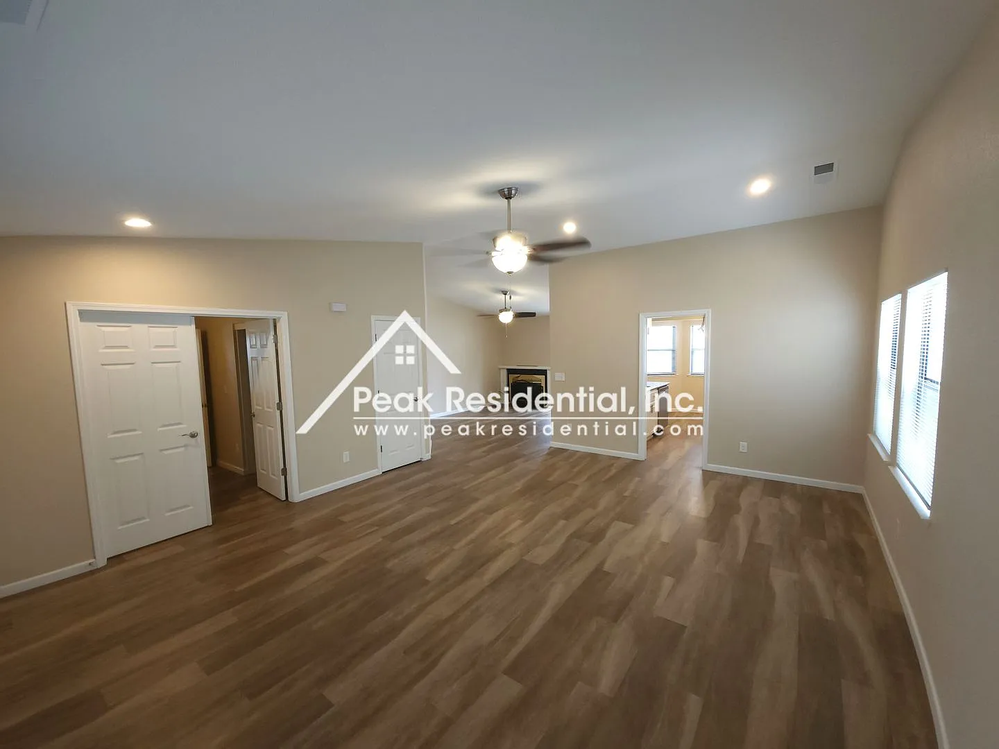 Great 4bd/2ba North Highlands Home with 2 Car Garage — Photo 3