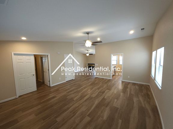 3rd image of 4537 Fox Valley Cir