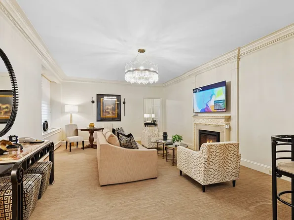 781 5th Ave #814, New York, NY 10022