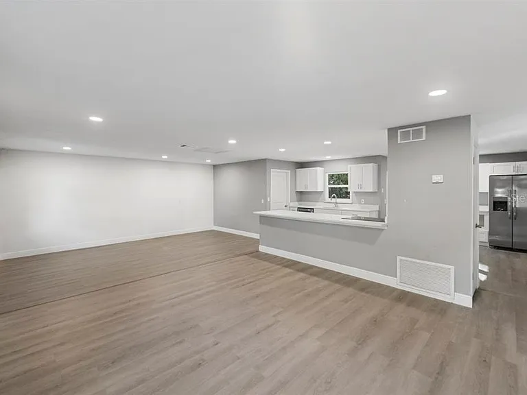 1087 Swan St — Photo 11