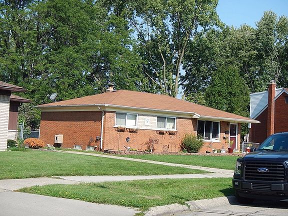 2nd image of 28753 Malvina Dr