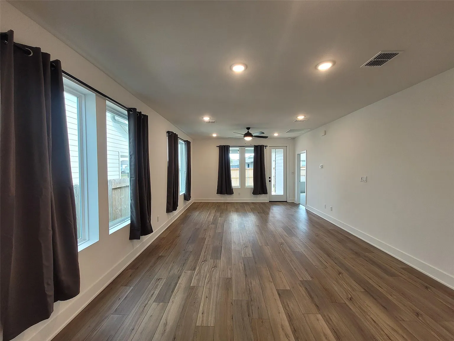 4 bed, 3.5 bath, 2243 sqft, $2,400 — Photo 4