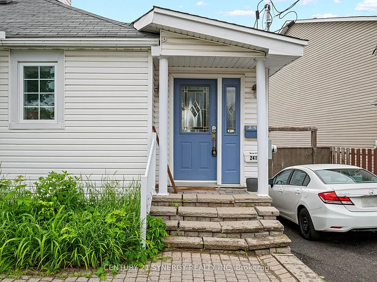 241 Bradley Ave — Photo 2