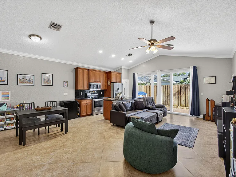 3125 Shelby Way — Photo 3