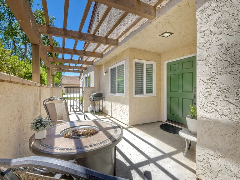 1237 Granada Way — Photo 4
