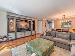 16 Pine St, Huntington, NY 11743