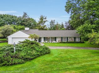 27490 Lakehills Dr, Franklin, MI 48025