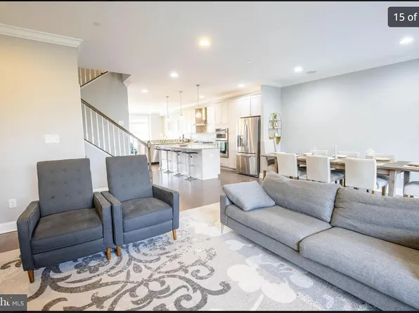 94 Parkview Cir #94, Wayne, PA 19087