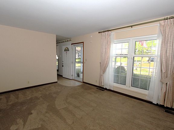 4th image of 1121 Kensington Dr