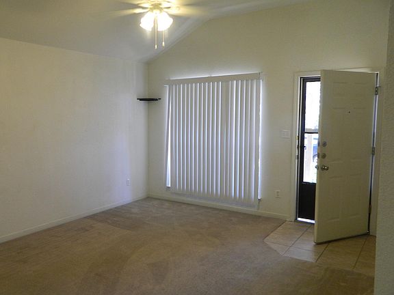 4th image of 4405 Thunder Creek Dr APT B