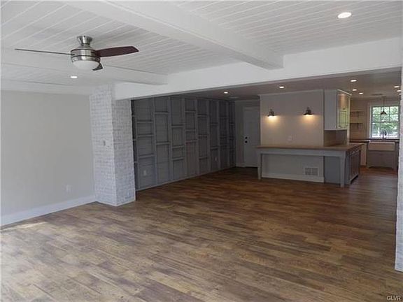 5th image of 320 Woodlawn Dr #2