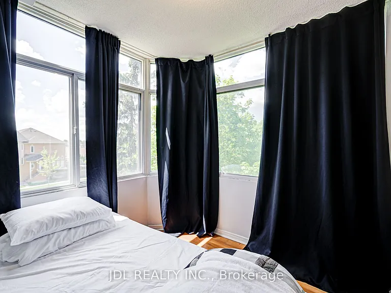88 Alton Towers Cir #410 — Photo 32