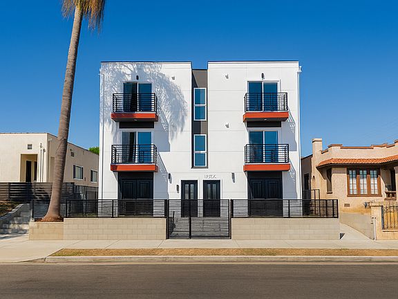 2nd image of 1342 N Mariposa Ave #201