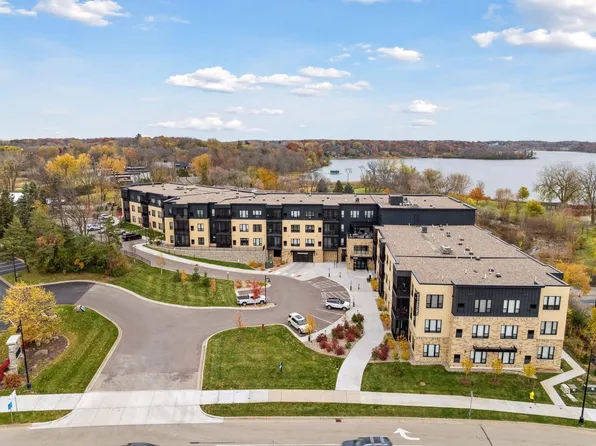 1948 W Wayzata Blvd #105, Long Lake, MN 55356