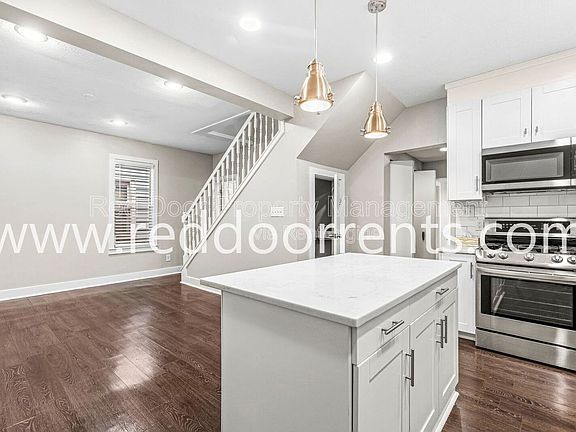 4th image of 2028 Hoyt Ave