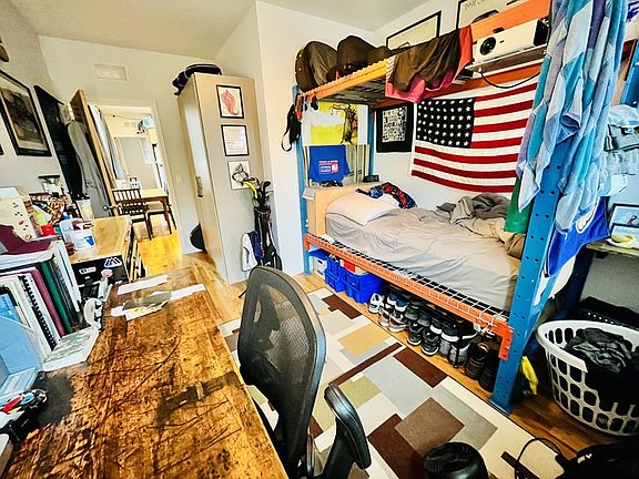 5th image of 806 S Claremont Ave #3
