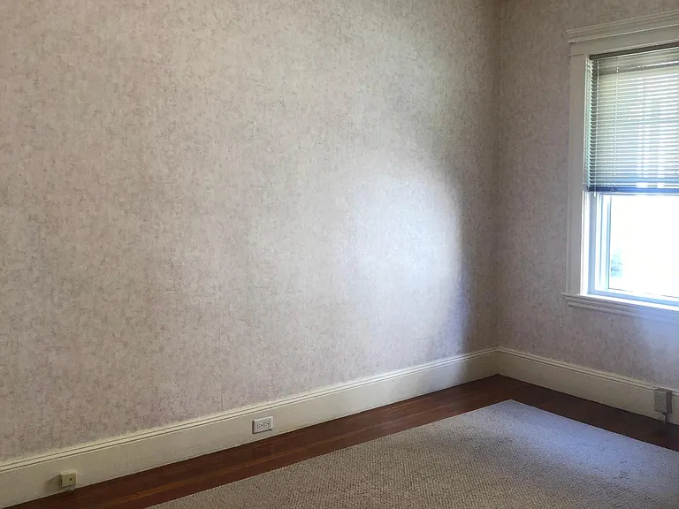 2nd bedroom, nice for working office as well!