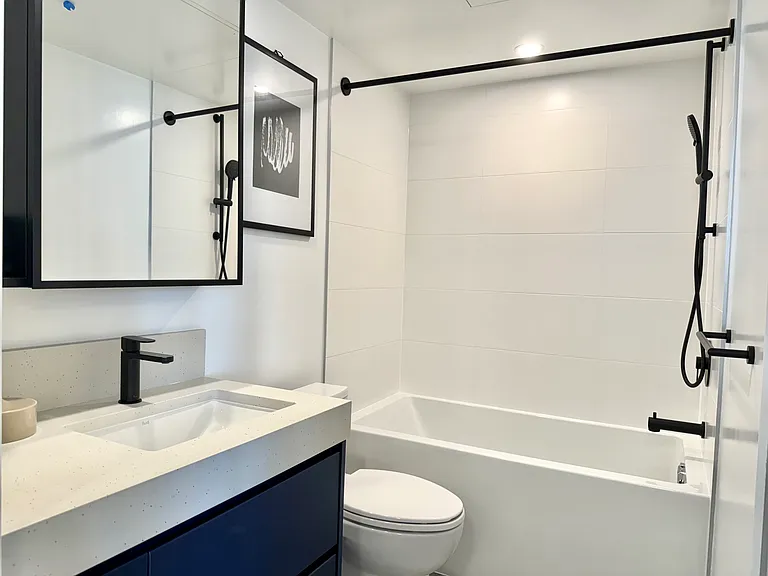2488 Granville St — Photo 37