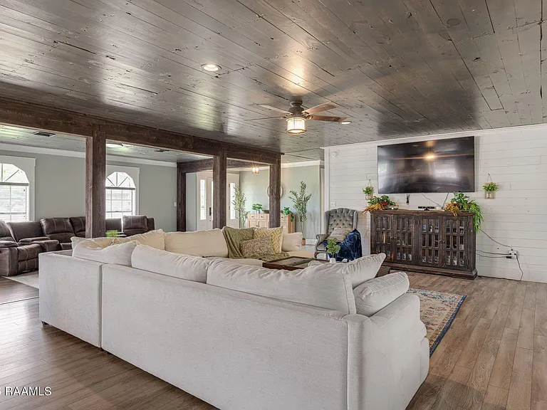 610 E Demanade Dr — Photo 17