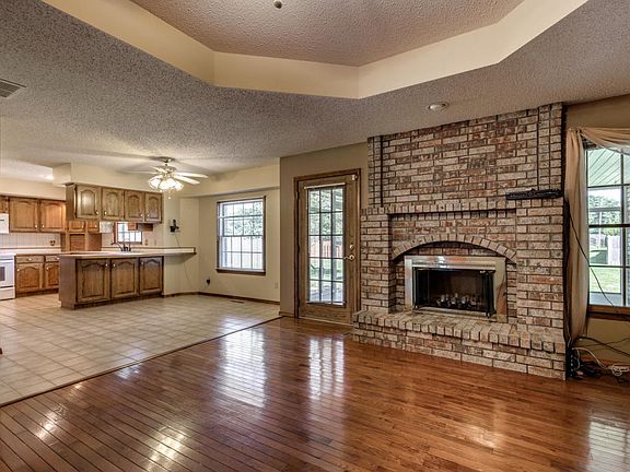 5th image of 1935 E Shady Glen Dr