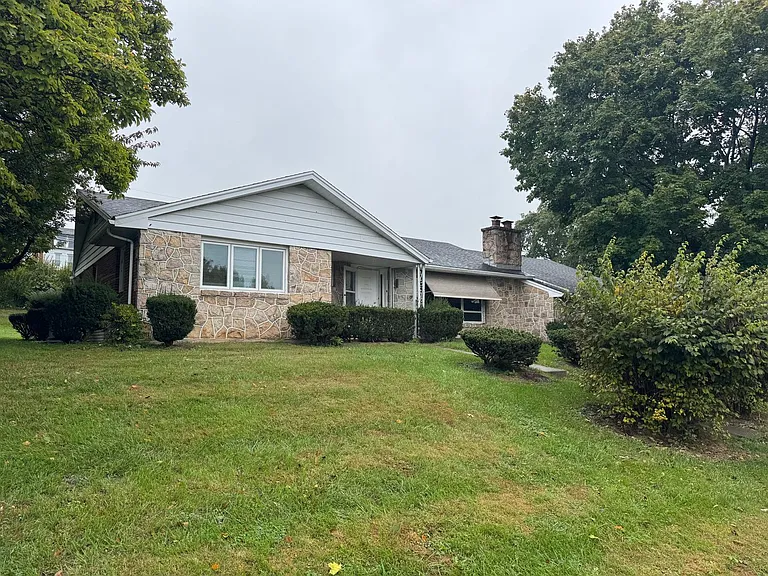 1035 Ridge Ave — Photo 1