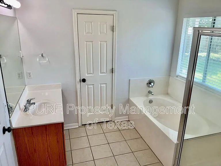 706 Stewart Dr — Photo 13