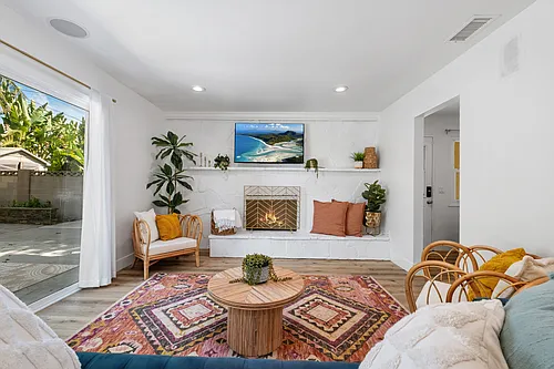 16002 Warren Ln Photo 1