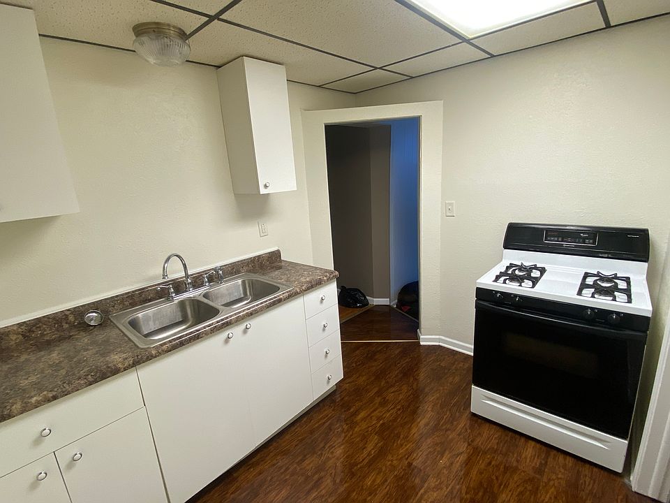 2nd image of 807 Young St APT 1