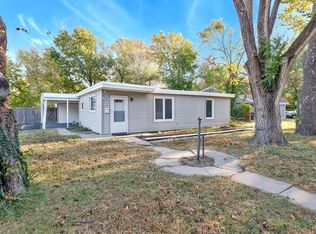 3104 E Glen Oaks Dr, Wichita, KS 67216