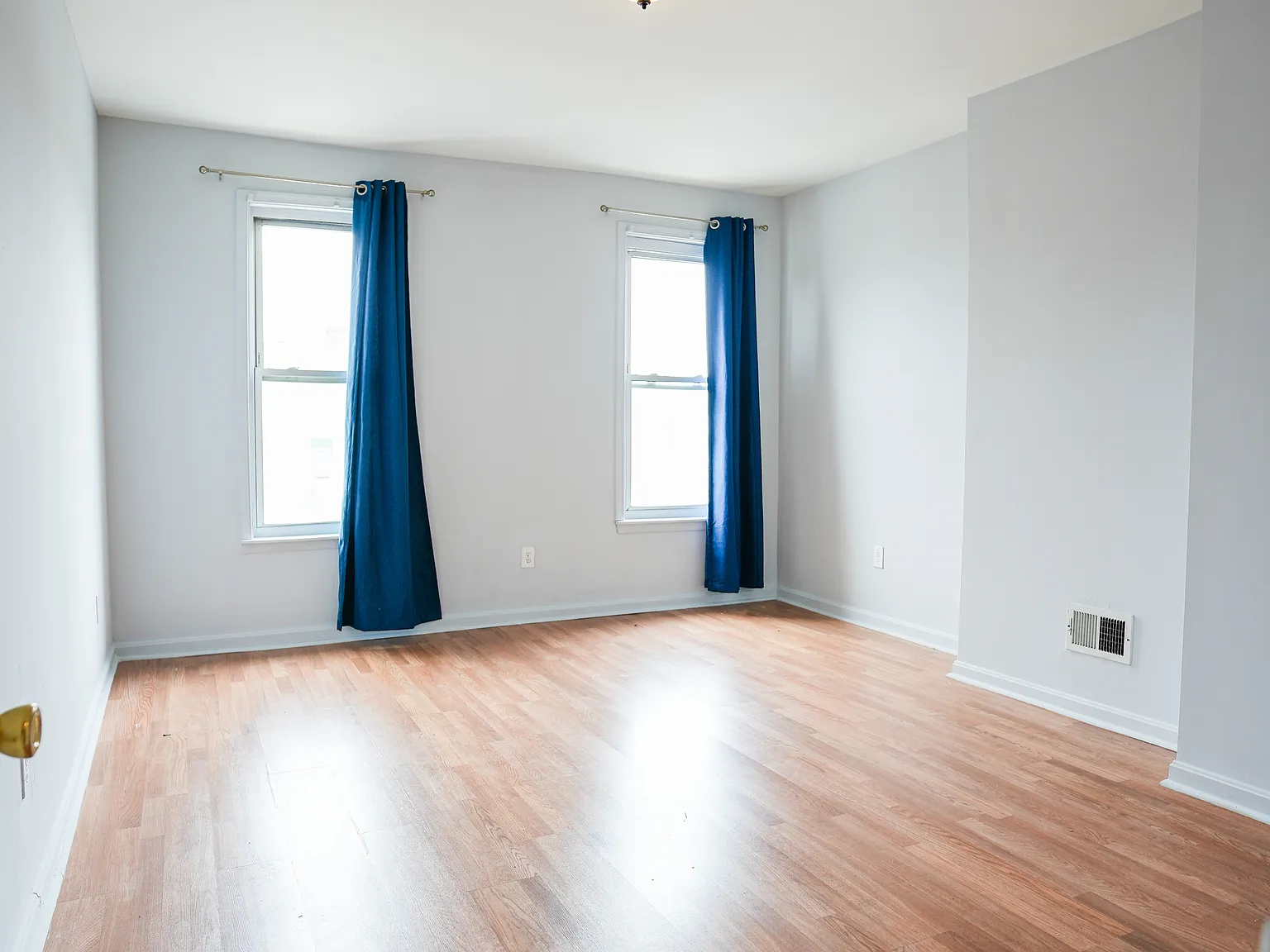 3 bed, 1300 sqft, $2,200 — Photo 4