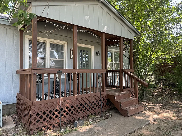 1240 E Walnut St — Photo 3