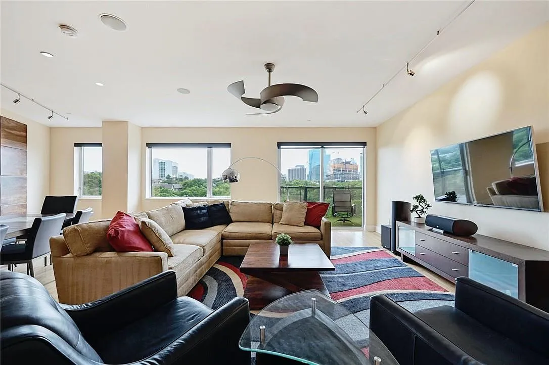 2 bed, 2.5 bath, 2487 sqft, $11,500 — Photo 4