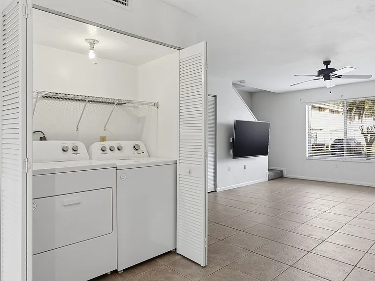 2300 SW 43rd St #H3 — Photo 5