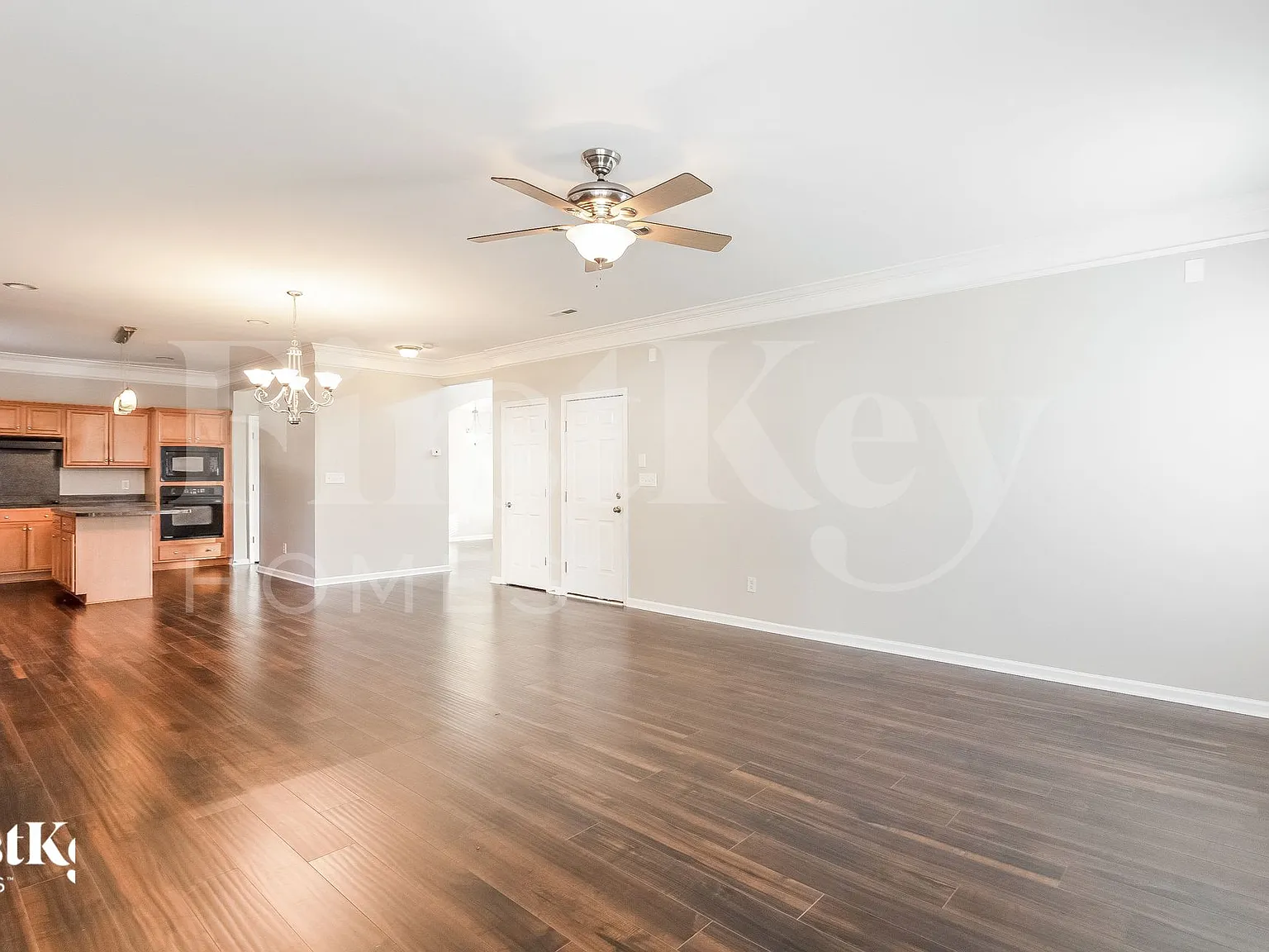 3 bed, 2.5 bath, 2228 sqft, $2,205 — Photo 2