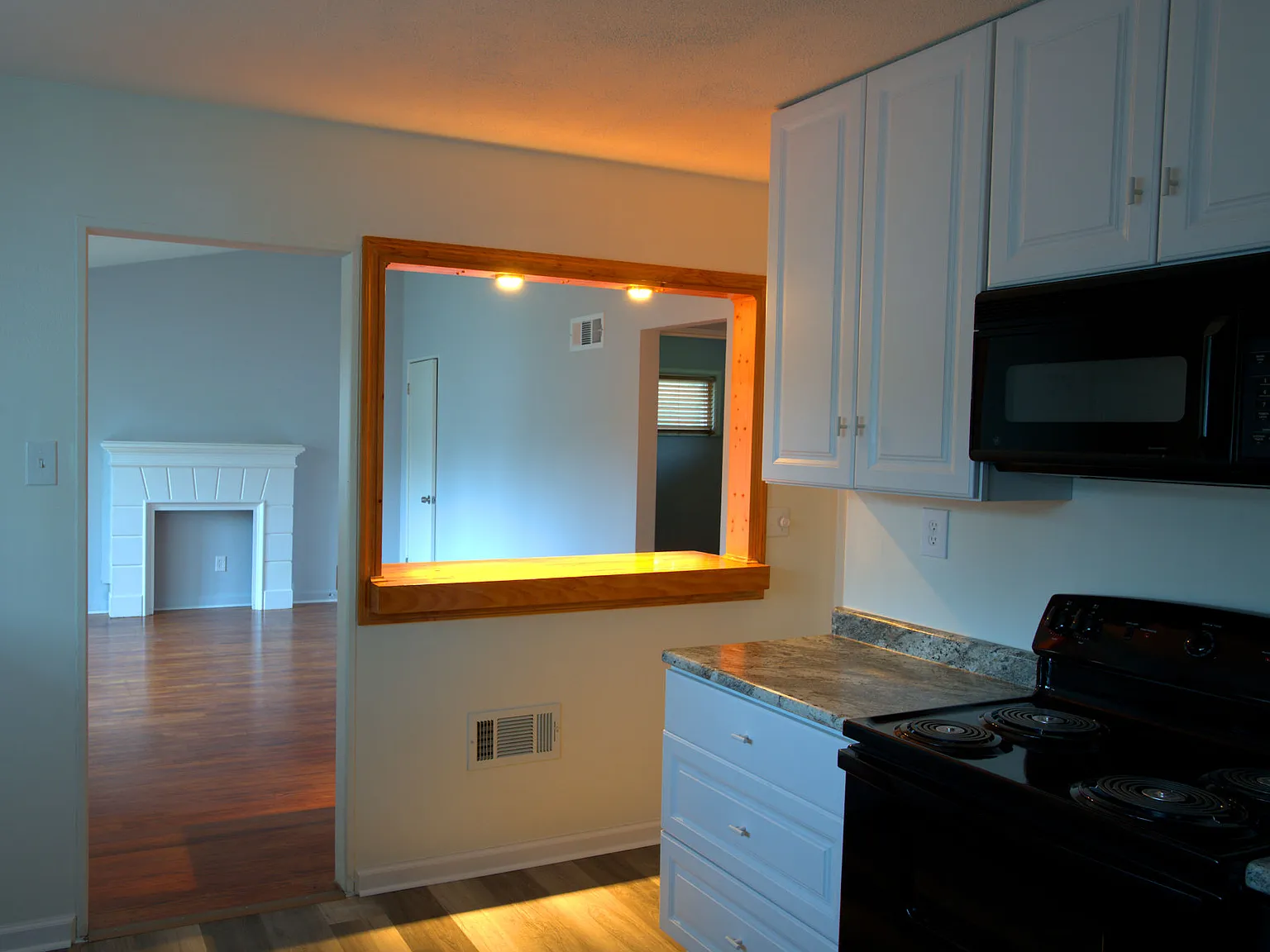 3 bed, 999 sqft, $1,500 — Photo 4