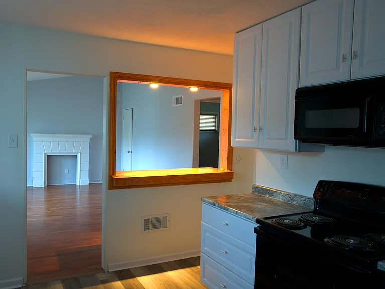 1015 Grenoble Ln — Photo 4