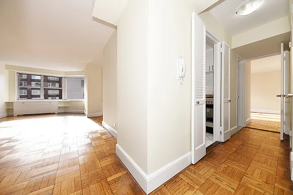 Rented by Buchbinder & Warren | media 23