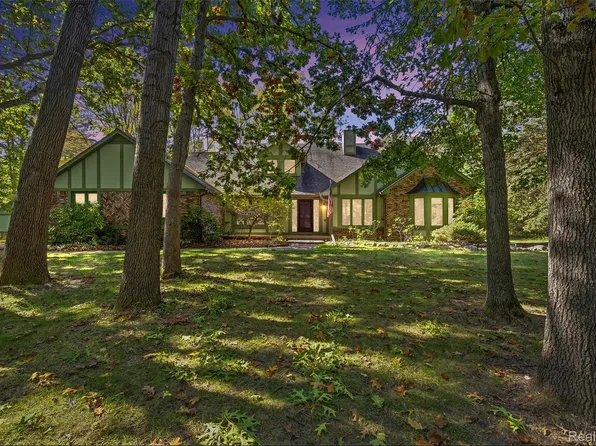 8135 Ranch Estates Rd, Clarkston, MI 48348
