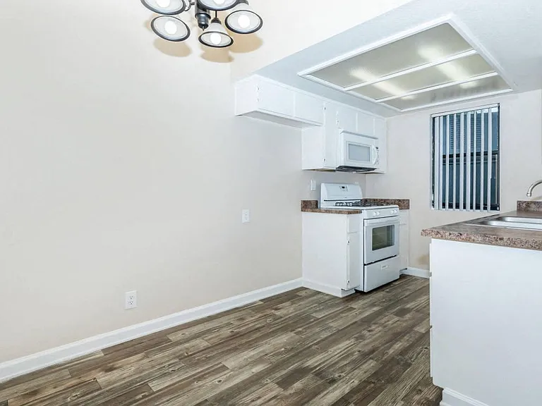 Madison Park Apartments — Photo 25