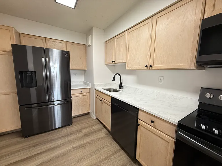 Excelsior II Apartments — Photo 13