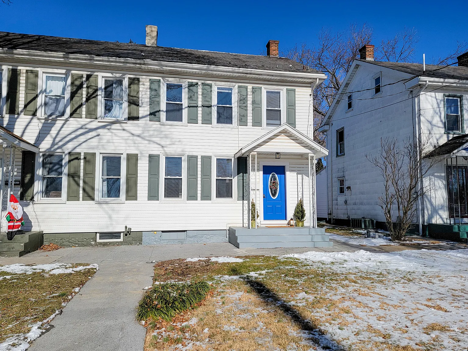 3 bed, 1.5 bath, 1040 sqft, $1,595 — Photo 1